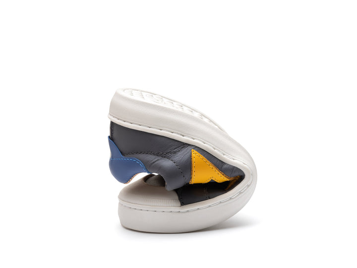 Ground Sneakers