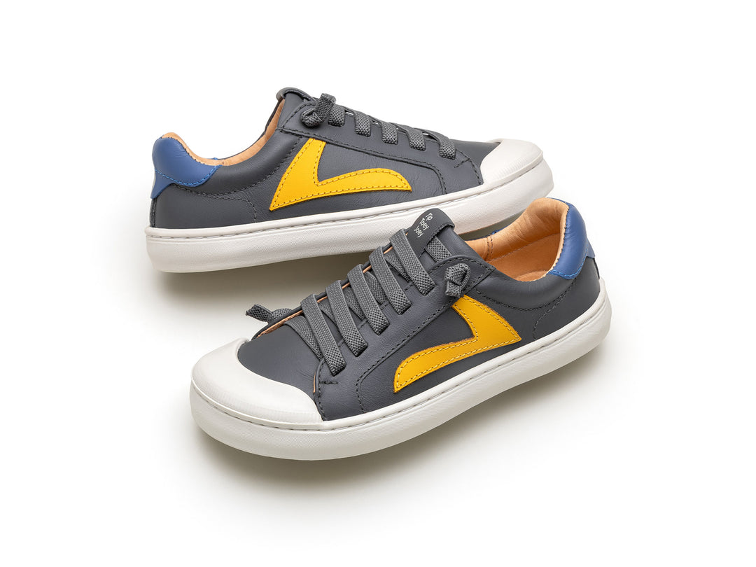 Ground Sneakers
